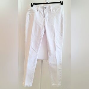 Signature Studio White, Size 8 Crop Pants